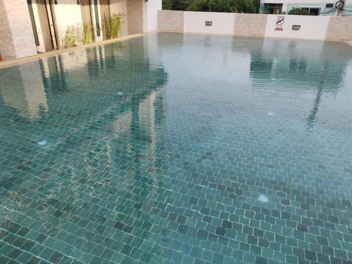 Leenova Place Bangkok Esterno foto