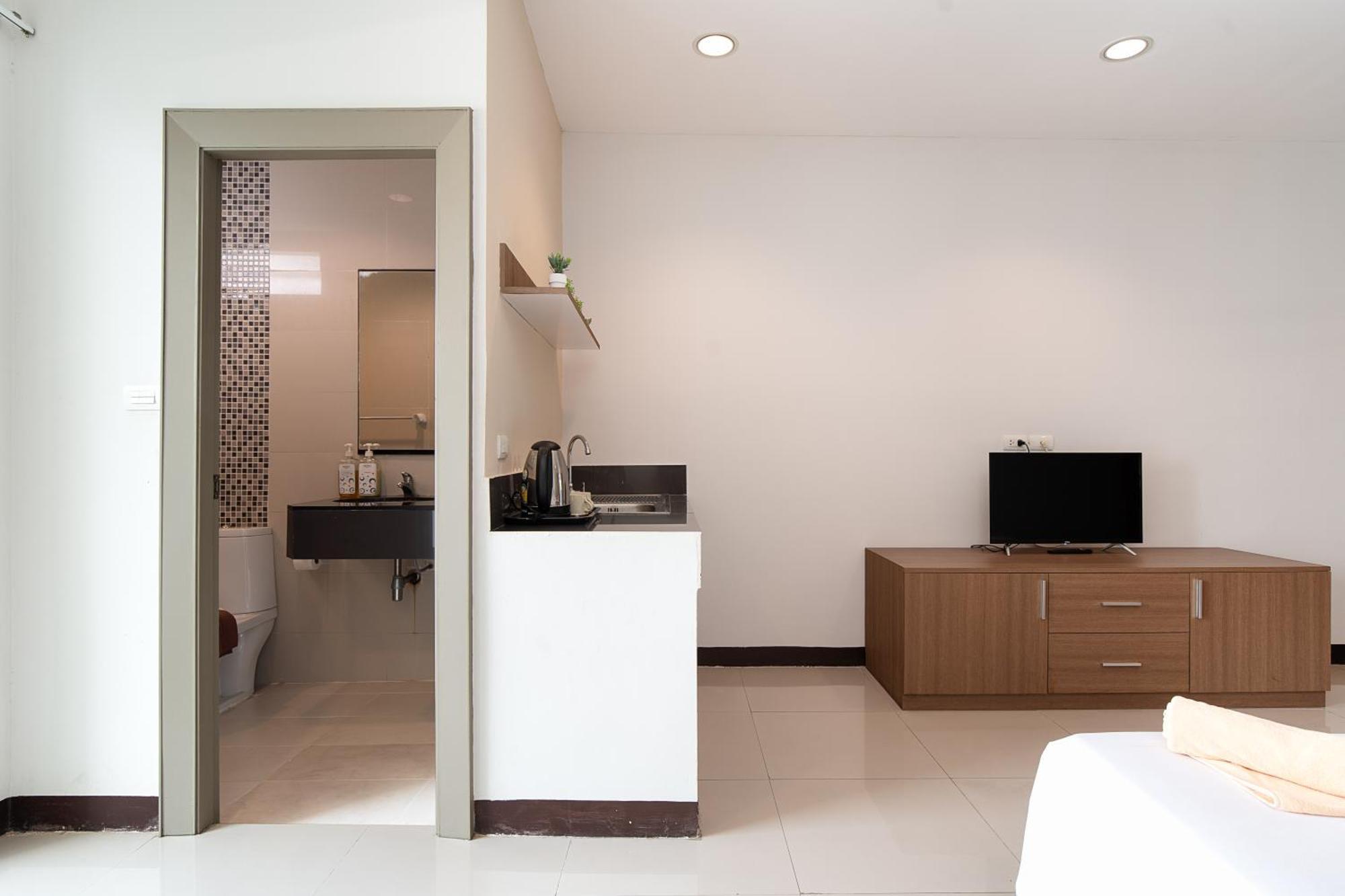 Leenova Place Bangkok Esterno foto