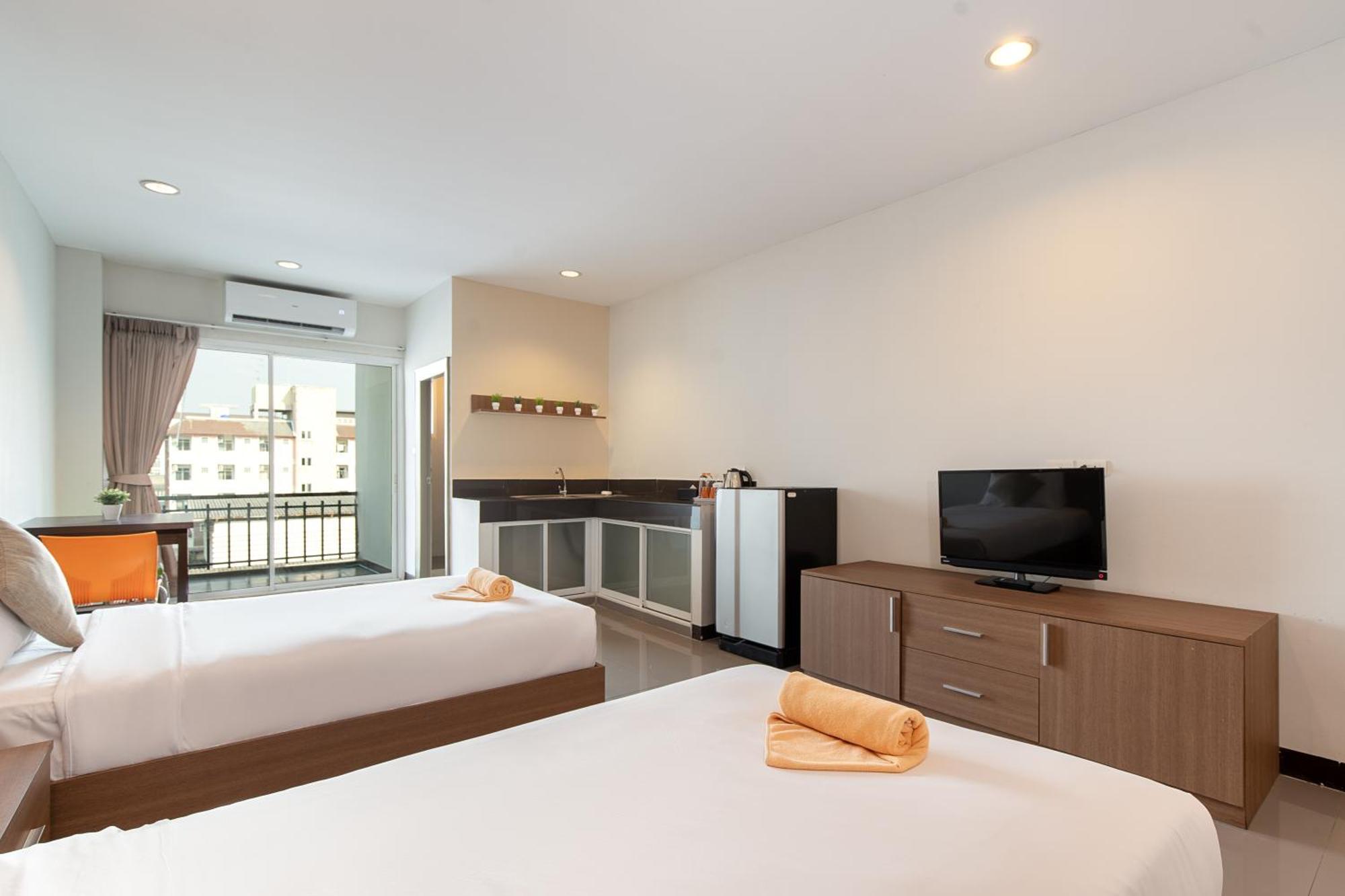 Leenova Place Bangkok Esterno foto